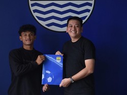 Persib Promosikan Winger Jebolan Akademi Zulkifli Lukmansyah