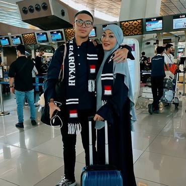 Bertahun-tahun Jadi Mualaf, Angelina Sondakh Akhirnya Berangkat Umrah Untuk Pertama Kali