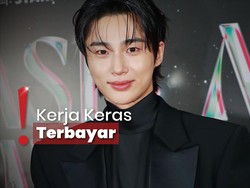 Byeon Woo Seok Sabet 6 Piala Sekaligus di Asia Artist Awards 2024