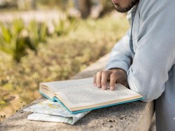 6 Puisi Religi Islam yang Menggugah Hati