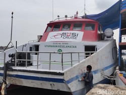 Kapal Wisata Musi Cruise Palembang Rusak gegara Baling-baling Terlilit Tali