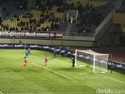 Gol Tunggal Tyronne Antarkan Persib ke Puncak Klasemen Liga 1