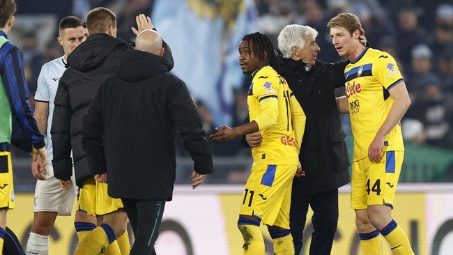 Atalanta tetap mampu melewati Inter Milan di puncak klasemen Liga Italia meski hanya bermain 1-1 melawan Lazio di Stadion Olimpico.