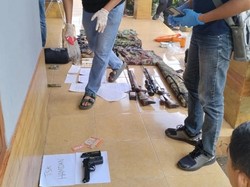 Densus 88 Geledah Rumah Terduga Teroris di Sukabumi, Buku-Pistol Disita