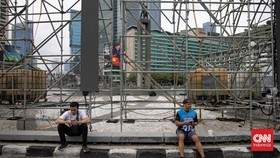 FOTO: Bundaran HI Bersiap Sambut Pesta Tahun Baru 2025