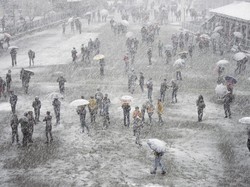 Cuaca Ekstrem di India, Kepolisian Evakuasi 8 Ribu Wisatawan dari Salju Tebal