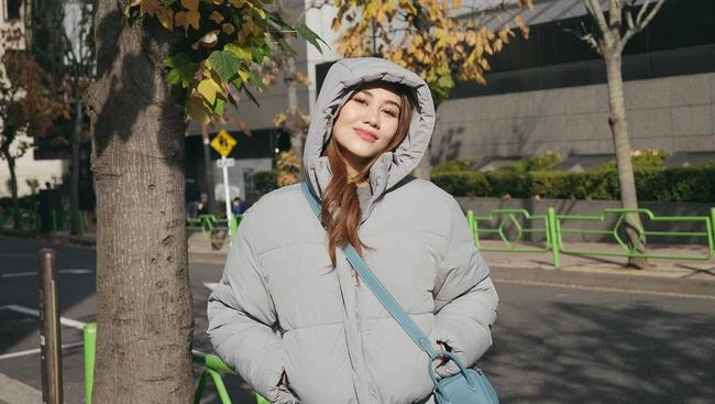 5 Potret OOTD Aaliyah dan Zahwa Massaid Liburan di Jepang, Kompak dan Stylish