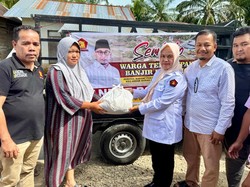 Andre Rosiade Kirim 1.000 Paket Sembako untuk Korban Banjir Pasaman Barat