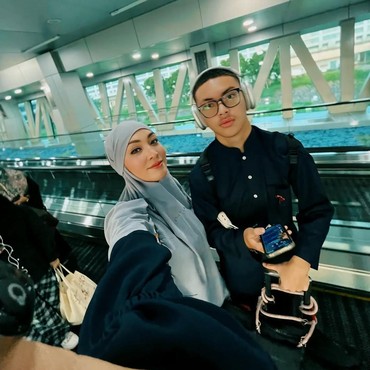 Menetes Air Mata Angelina Sondakh Minta Keanu Massaid Jadi Imam