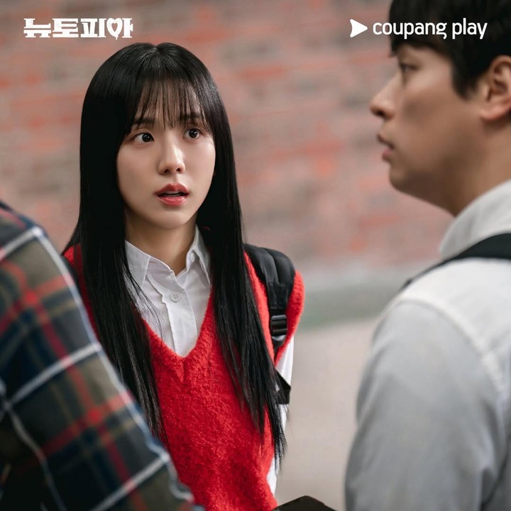 <p>Belum lama ini, dalam akun resmi Coupang TV, dirilis beberapa potret Jisoo BLACKPINK sebagai salah satu pemeran drakor terbaru Newtopia. Peran Jisoo sebagai Young Joo pada serial ini disambut baik oleh para penggemar. (Foto: Instagram @coupangplay)</p>