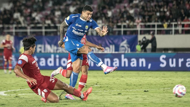 Bojan Hodak buka-bukaan setelah Persib Bandung ke puncak klasemen paruh musim Liga 1 2024/2025 setelah menggebuk Persis Solo 1-0.