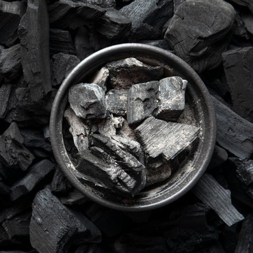 Cara Membuat Arang dengan Bahan Sederhana, Persiapan BBQ Tahun Baru 2025