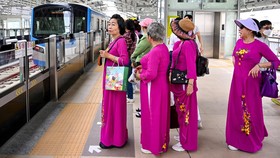 FOTO: Pelancong Kian Sat-Set, Ho Chi Minh City Kini Punya Kereta Metro