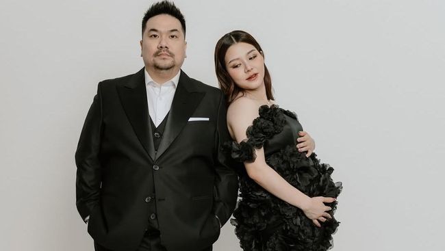 5 Potret Maternity Shoot Kehamilan Kedua Istri Nex Carlos, Tampil Elegan Serba Hitam