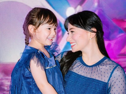 Dipukul Anak, Gaya Parenting Asmirandah saat Hadapi Sang Putri Tuai Pujian