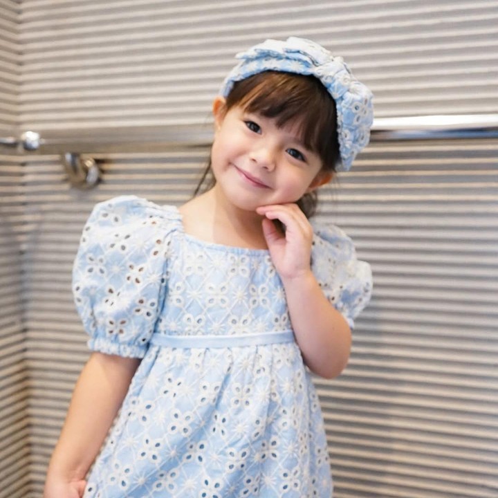 <p>Tidak hanya dengan sang Bunda, Chloe juga dikenal sebagai sosok yang sangat dekat dengan sang Ayah. Chloe bahkan sering cemburu jika sang Bunda berduaan dengan Ayahnya. (Foto: Instagram: @asmirandah89)</p>