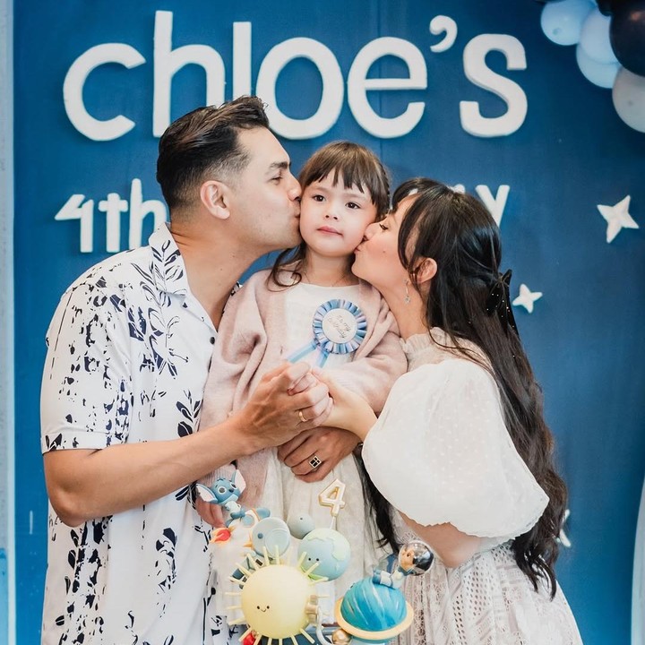 <p>Chloe lahir bertepatan dengan hari Natal, yakni pada 25 Desember 2020. Di tahun ini, usianya pun sudah genap empat tahun. (Foto: Instagram: @asmirandah89)</p>