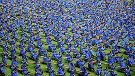 FOTO: 12 Ribu Penari Pecahkan Rekor Bawa Tari Klasik India