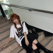 Get The Look: Inspirasi Gaya Oversize T-Shirt ala Seulgi Red Velvet