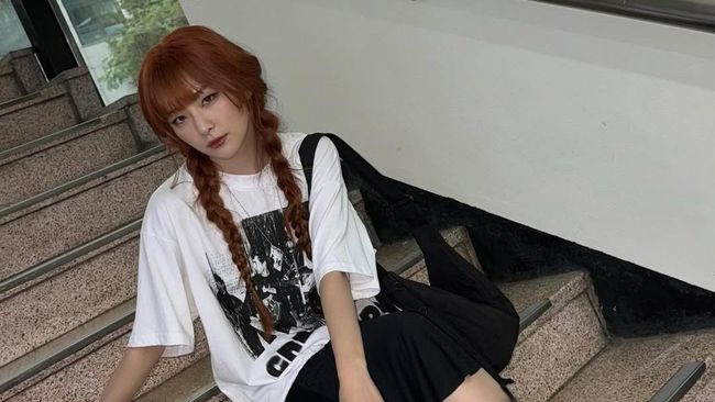 Get The Look: Inspirasi Gaya Oversize T-Shirt ala Seulgi Red Velvet