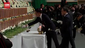 VIDEO: Plt Presiden Korsel Beri Penghormatan ke Korban Pesawat Jeju