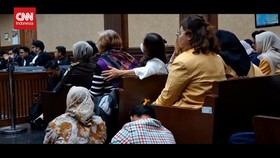 VIDEO: Ibu Helena Lim Pingsan di Ruang Sidang