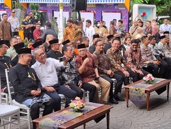 Video Anies dan Ahok Duduk Sebelahan Saat Hadiri Acara di Balkot