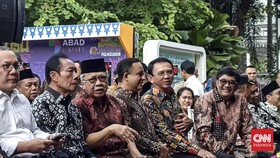 Anies dan Ahok Saling Bisik di Acara Bentang Kain Harapan Jakarta