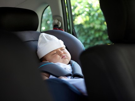 Bolehkah Bayi Baru Lahir Diletakkan di Car Seat saat Bepergian?