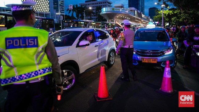 Pemprov DKI Jakarta membatalkan Jakarta Muharram Festival 2025 dan uji coba car free night di Bundaran HI karena pertimbangan arus lalu lintas.