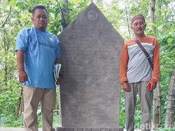 Disparbud Lamongan Bikin 3 Replika Prasasti Sejarah di Sambeng