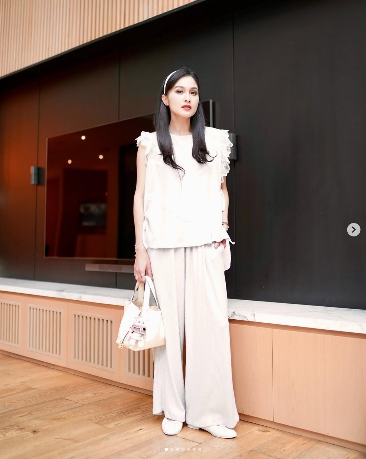 Gaya Mewah Sandra Dewi