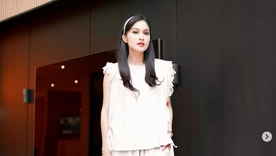 Gaya Mewah Sandra Dewi Gaya Mewah Sandra Dewi