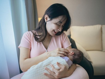 Benarkah Bunda dengan Ekonomi Mapan Cenderung Lebih Sukses Menyusui?