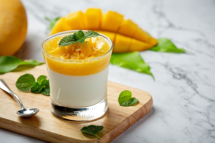 Ilustrasi yogurt dan mangga