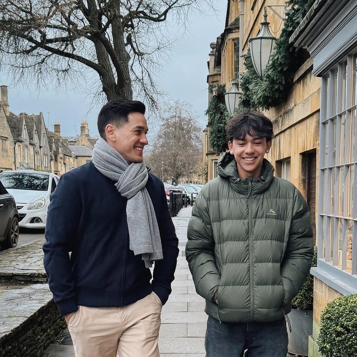 <p>Jason adalah anak pertama Nana dan Andrew yang saat ini tengah menempuh pendidikan di salah satu kampus di Australia. Lantaran libur panjang sudah berakhir, ia pun harus kembali menjalani aktivitasnya sebagai mahasiswa. (Foto: Instagram@andrew.white_)</p>
