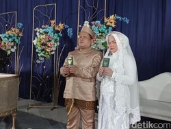 Bahagia Pasangan Tunanetra, Edi Akhirnya Nikahi Engkar di Akhir 2024