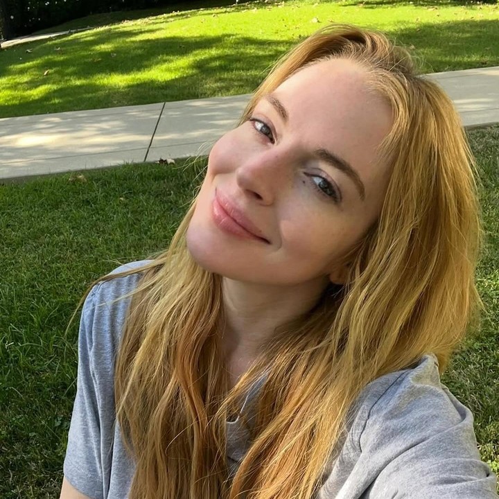 <p>Dilansir dari <em>E News!</em>, Lindsay Lohan mengunjungi klinik untuk menjalani perawatan dengan dokter yang dikenal sebagai spesialis <em>anti-aging</em> dengan pengalaman lebih dari 20 tahun di bidang perawatan kecantikan. Beberapa waktu lalu, Lindsay Lohan juga pernah mengungkap tentang perawatan kecantikan non-invansif yang dijalaninya. Perempuan bernama lengkap Lindsay Dee Lohan ini mengaku bahwa dirinya menyukai perawatan dengan laser untuk wajahnya. (Foto: Instagram @lindsaylohan)</p>
