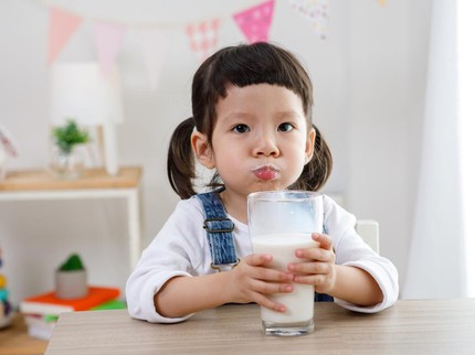 Kenali Perbedaan Susu Murni dan Susu Segar, Mana yang Lebih Baik untuk Anak?