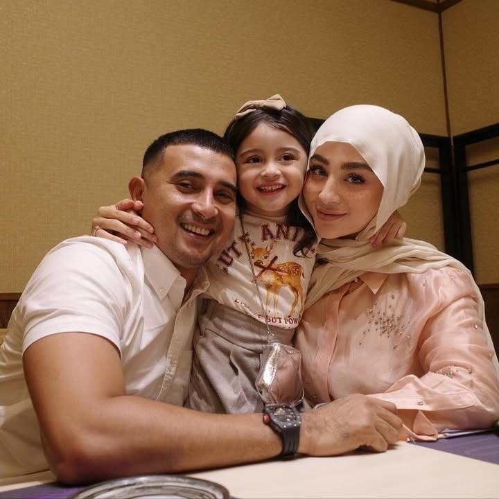 <p>Guzelim putri Ali Syakieb dan Margin Wieheerm kini sudah genap berusia tiga tahun, Bunda. Paras cantiknya tidak pernah gagal menarik perhatian netizen. (Foto: Instagram: @marginw)</p>