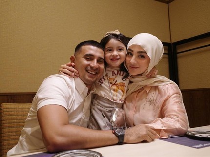 5 Potret Terbaru Guzelim Putri Ali Syakieb, Paras Cantiknya Disebut Barbie Hidup