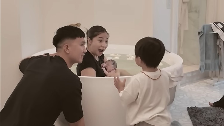 Potret Issa Anak Nikita Willy Lihat Kelahiran Sang Adik Potret Issa Anak Nikita Willy Lihat Kelahiran Sang Adik