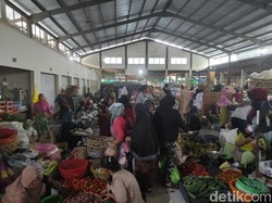 Harga Bahan Pokok di Pasar Mandalika Melonjak Tajam Jelang Tahun Baru