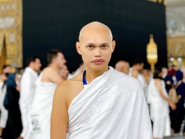 img-title Penampilan Wanda Hara Jalani Ibadah Umrah yang Baru Diungkap Panen Pujian