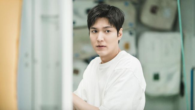 Agensi Lee Min Ho Berikan Klarifikasi Soal Unggahan Park Bom 2NE1