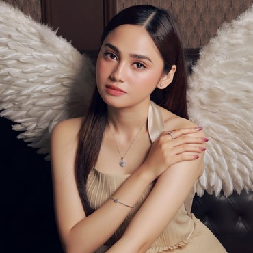 Princess di Dunia Nyata, 7 Potret Syifa Hadju Cosplay Jadi Belle Bikin Pangling