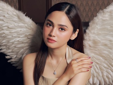 img-title Princess di Dunia Nyata, 7 Potret Syifa Hadju Cosplay Jadi Belle Bikin Pangling
