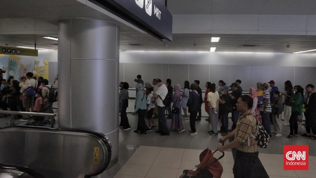 Hari ini Pemprov DKI memberlakukan tarif Rp1 untuk penumpang Trasnjakarta, MRT dan LRT.