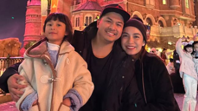 7 Potret Momen Artis Rayakan Tahun Baru 2025, Keliling di HI hingga Jemur Baju