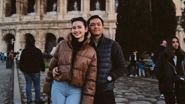 img-title Sarah Menzel Pacar Azriel Hermansyah Pakai Kerudung Saat Tahun Baru, Sudah Mualaf?